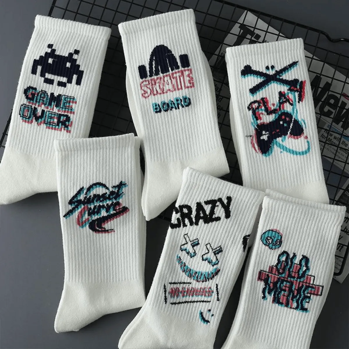 5 Pairs Of Random Graffiti Socks Men's Hipster All Match High Appearance Level Mid-Tube Student Sports Basketball Stockings Stocking