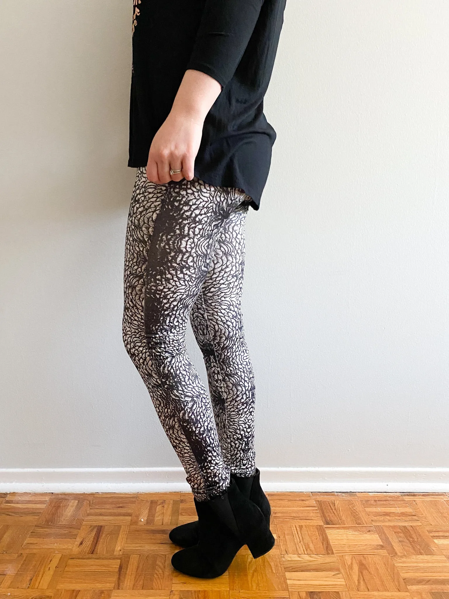 Dex Black Petal Graphic Fleece Lined Leggings - Small