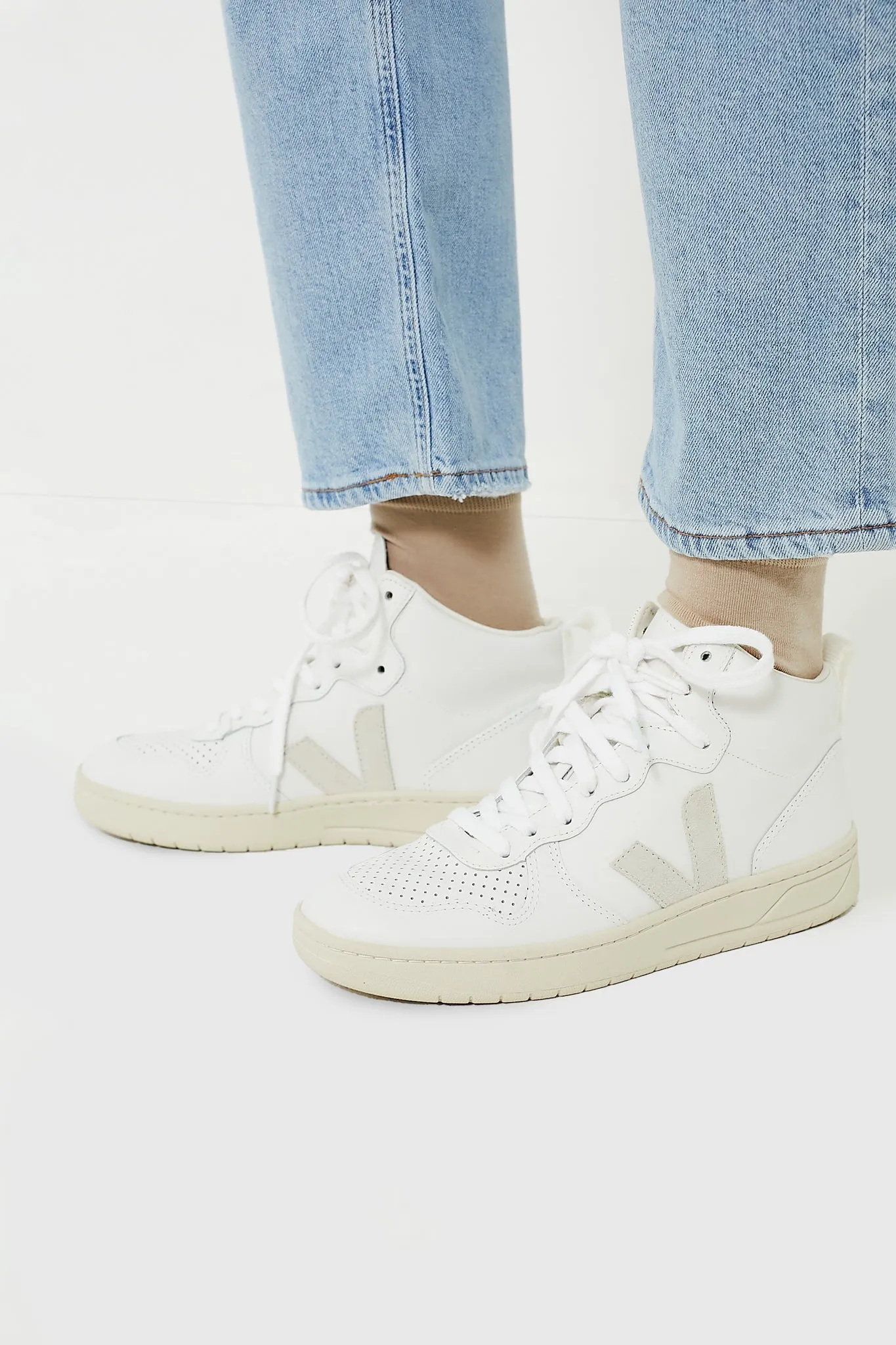 Extra-White Natural V-15 Sneakers