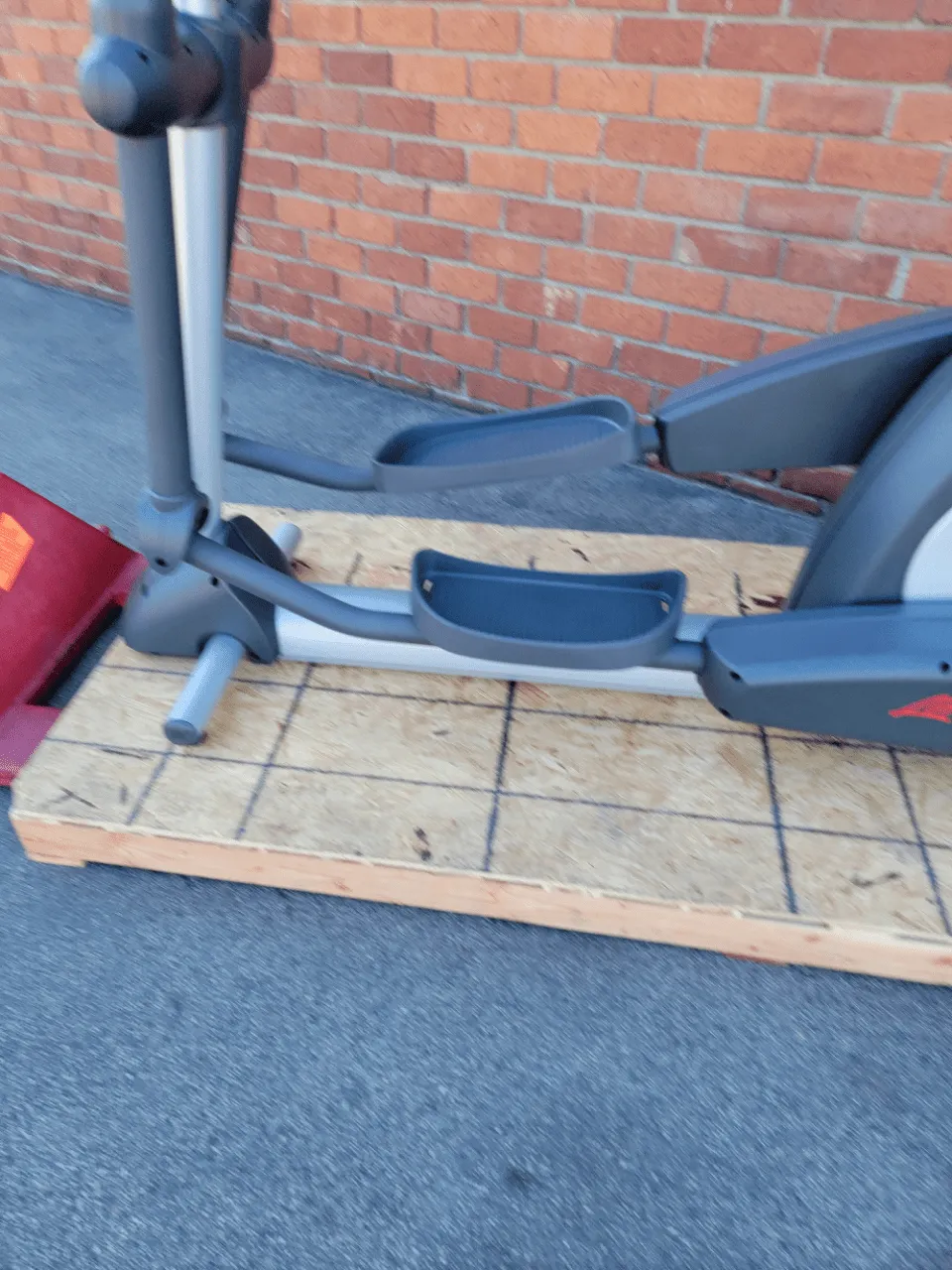 Life Fitness Club Series Elliptical Cross Trainer CSX - Refurbished