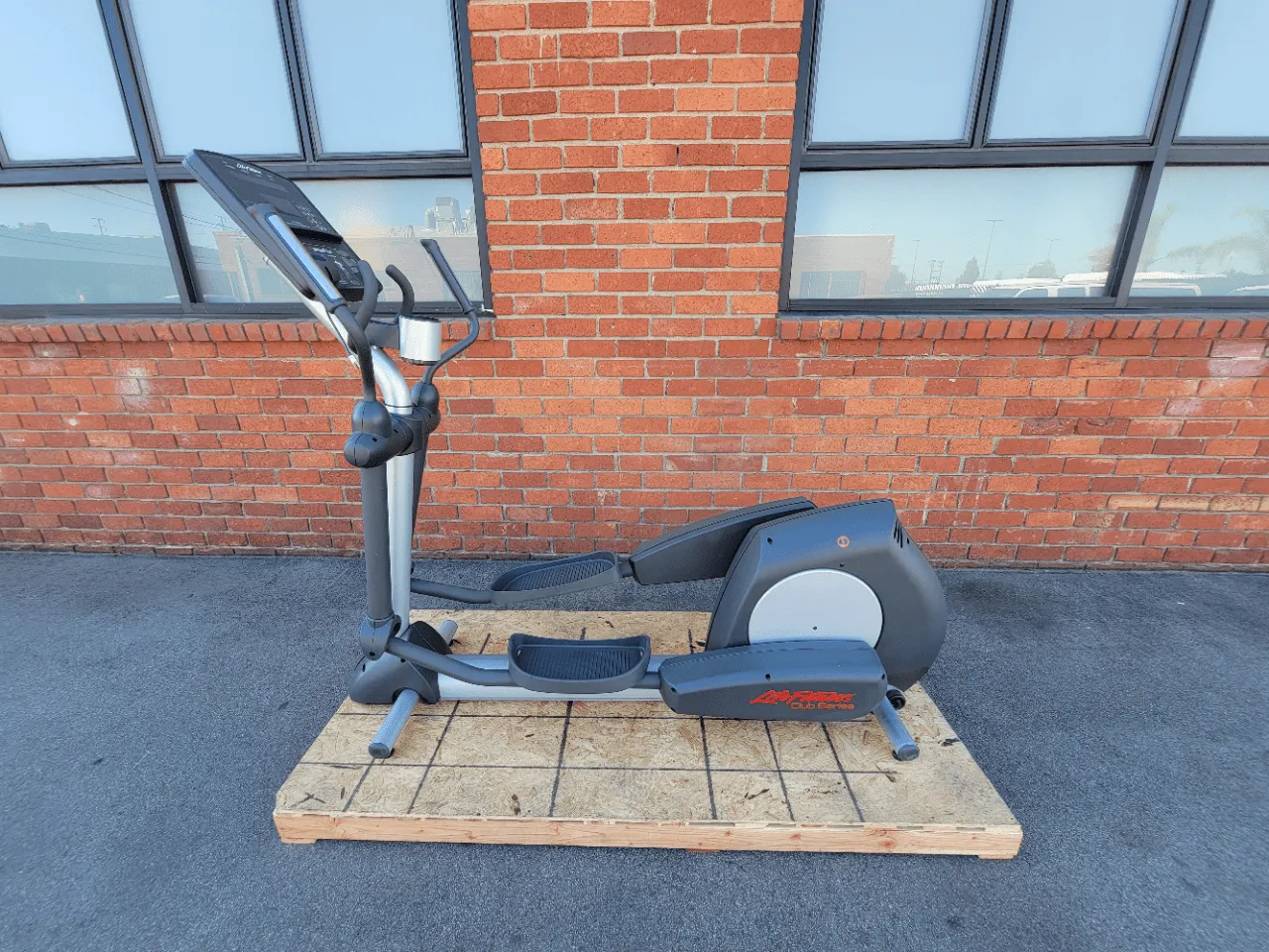 Life Fitness Club Series Elliptical Cross Trainer CSX - Refurbished