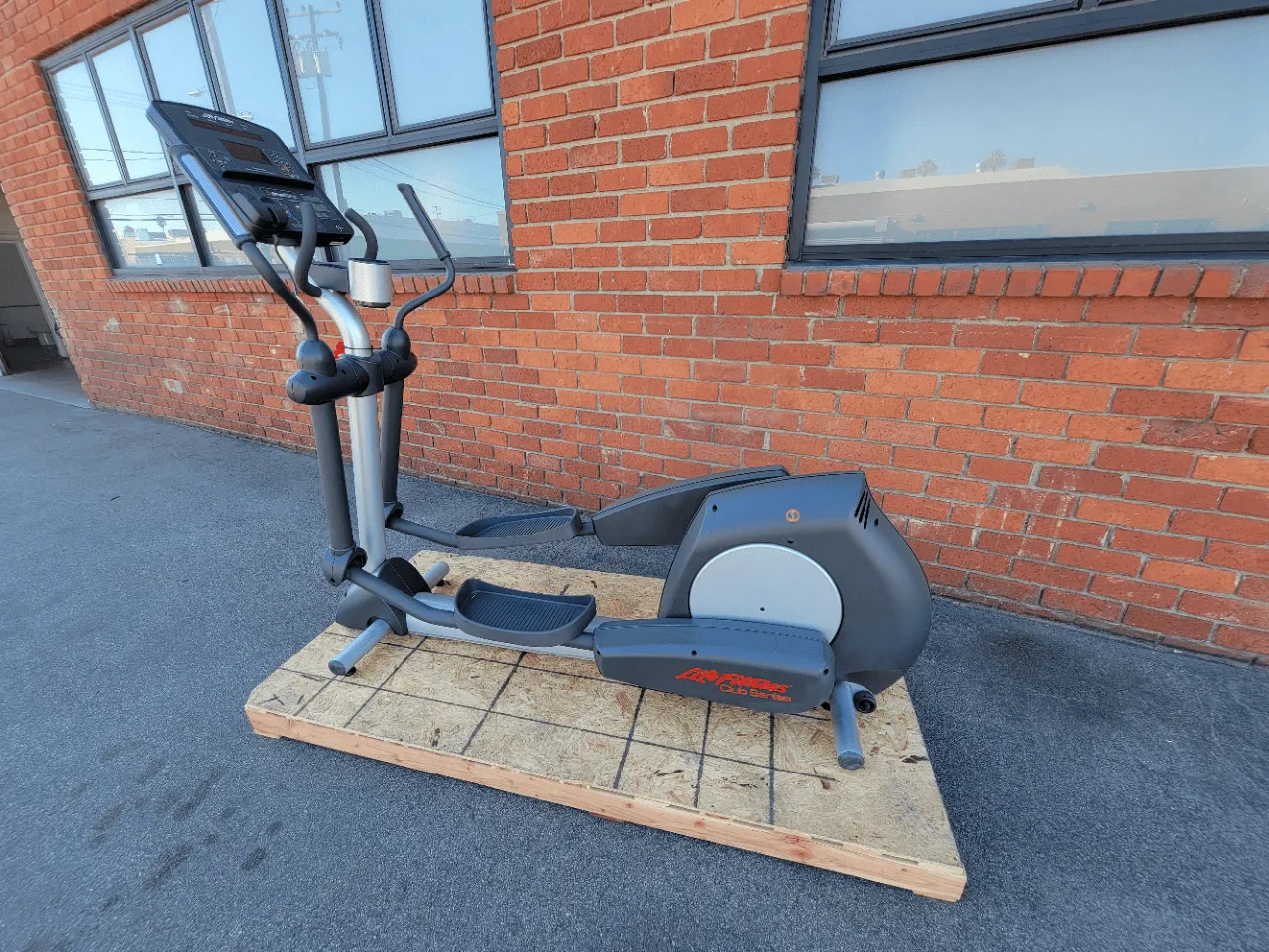 Life Fitness Club Series Elliptical Cross Trainer CSX - Refurbished