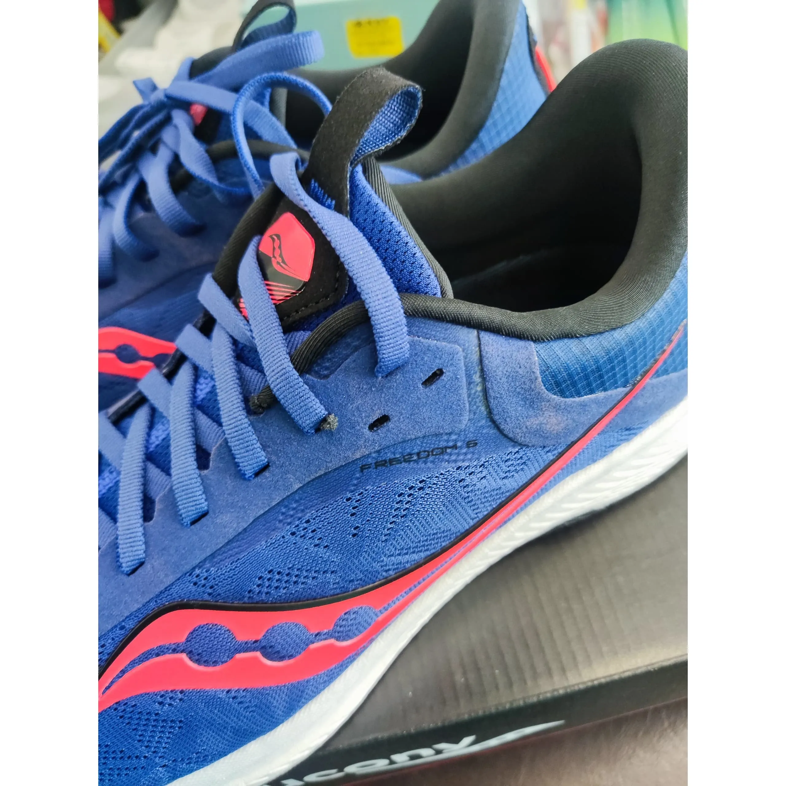 [Minor Color Fade] Saucony Men's Freedom 5 (Sapphire/Vizired)