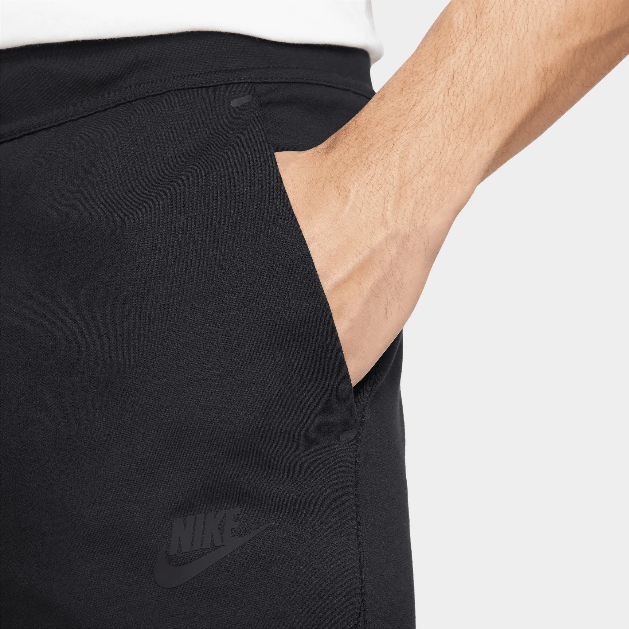 Nike Sportswear Tech Fleece Lightweight Slim Fit Joggers / Black