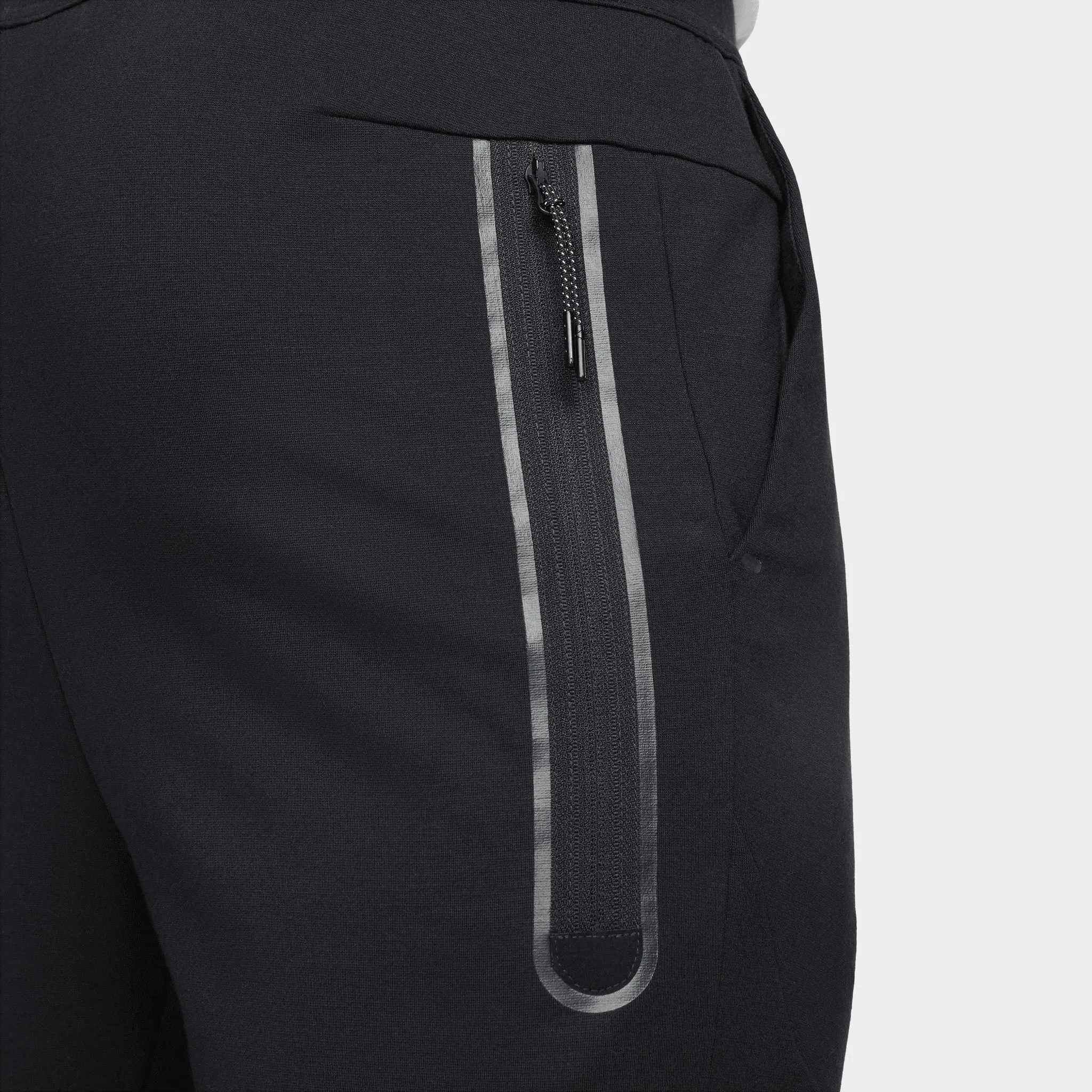 Nike Sportswear Tech Fleece Lightweight Slim Fit Joggers / Black