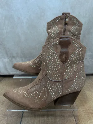 Short Studded Camel Cowboy Boots