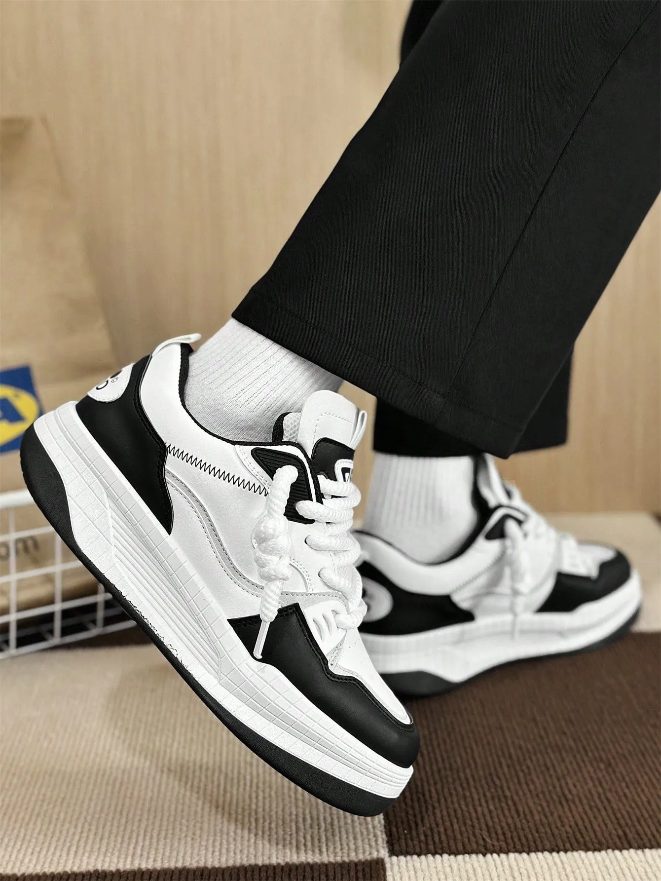 Sporty Skate Shoes For Men, Color block Lace-Up Front Sneakers